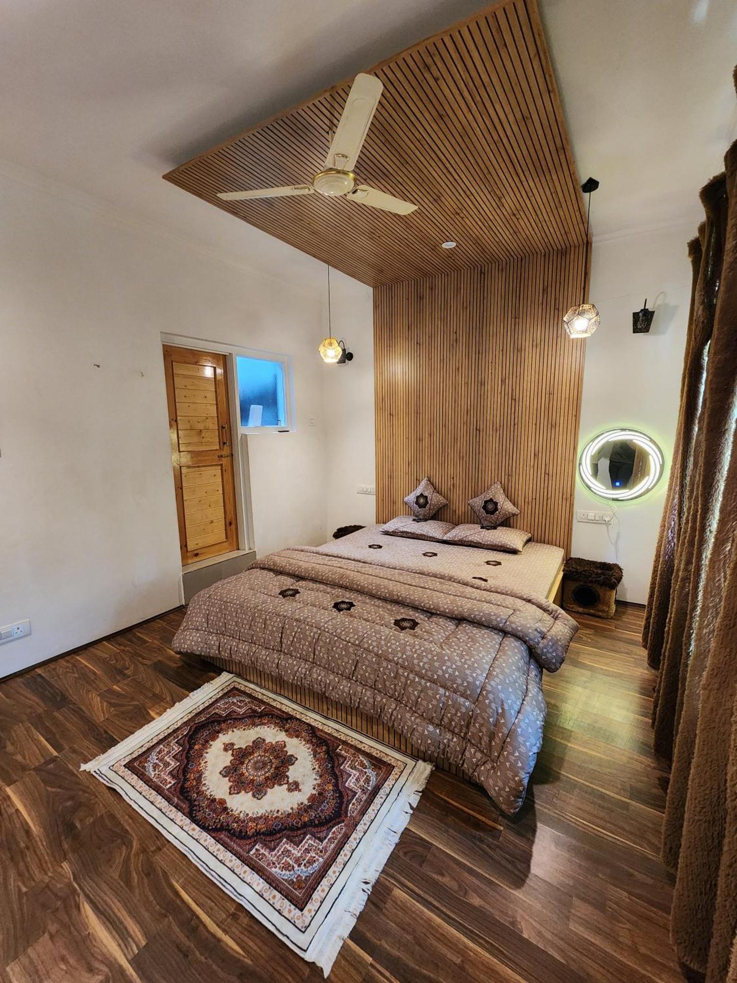 Serenity Inn Home Stay Srinagar  Luaran gambar